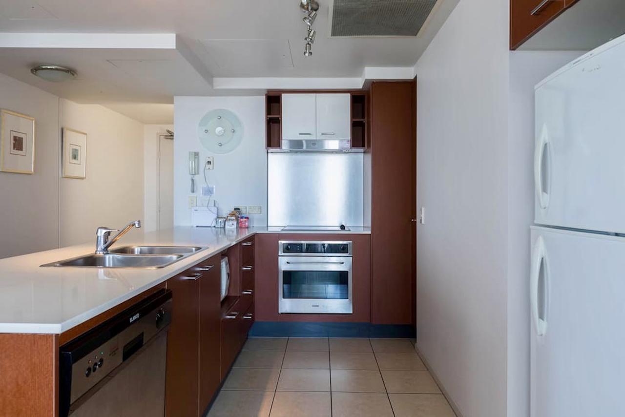 Apartment With Ocean Views Голд-Кост Экстерьер фото